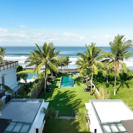 Black Beach Villa - Absolute Beachfront